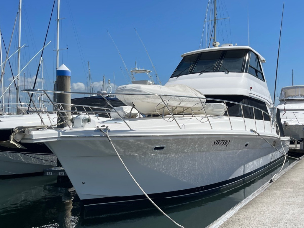 Riviera 48 Platinum Enclosed Flybridge